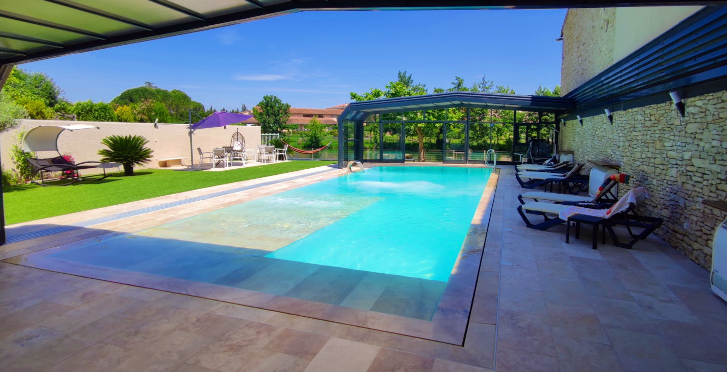 Piscine ouverte en bord de Sorgue